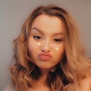 Meet your Posher, Brooke